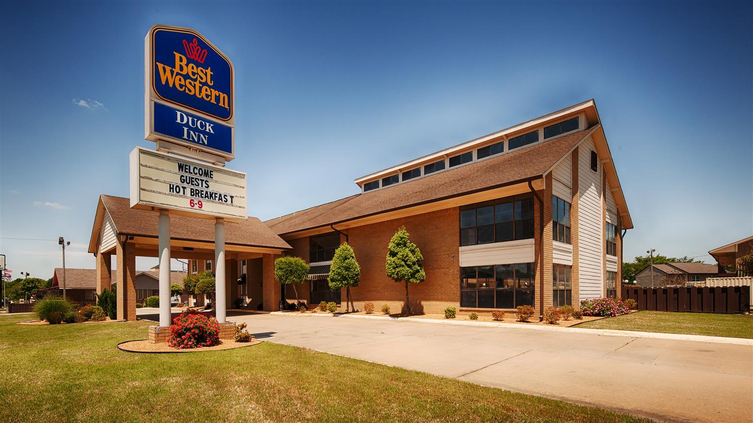Quality Inn And Suites Stuttgart Exterior photo