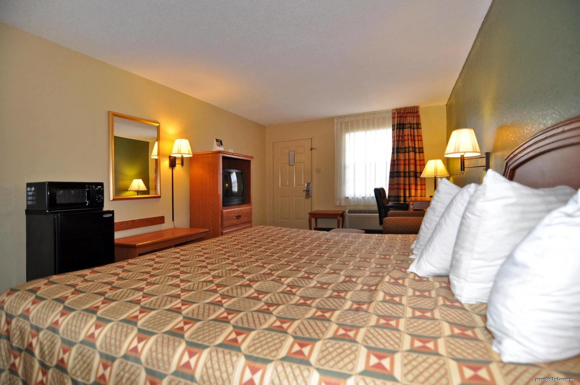 Quality Inn And Suites Stuttgart Room photo