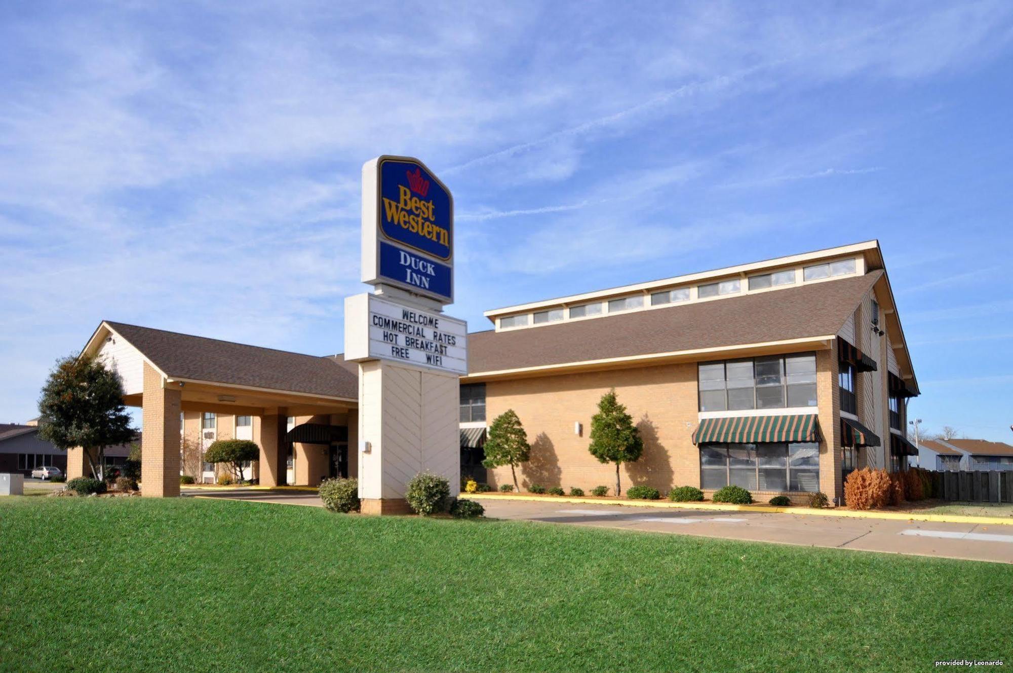 Quality Inn And Suites Stuttgart Exterior photo